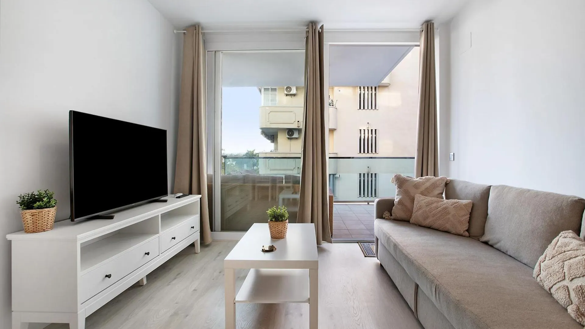 דירות בנאלמדנה Edificio Italia